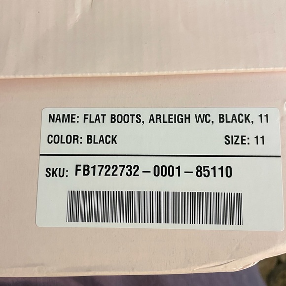 Black boots  Size 11.  Never worn - Picture 2 of 4